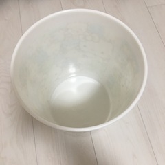 キティちゃんゴミ箱の画像