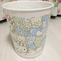 キティちゃんゴミ箱の画像