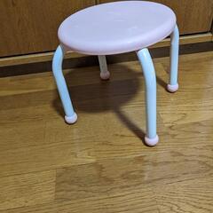 ダイソーで買った丸椅子✨決まりました🌟の画像
