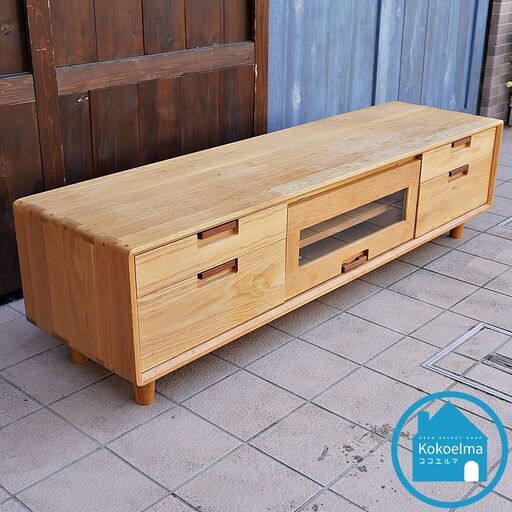 久和屋のオーク材にウォールナット材の取手を合わせたナチュラルのテレビボードです。シンプルなデザインは圧迫感を感じさせず、1人暮らしにも。北欧モダンスタイルなどナチュラルテイストにおススメのローボード♪CI439