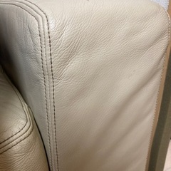 皮のソファー　白　3人掛け　無料　10/11までに取りにこられる...