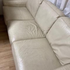 皮のソファー　白　3人掛け　無料　10/11までに取りにこられる方限定です！の画像