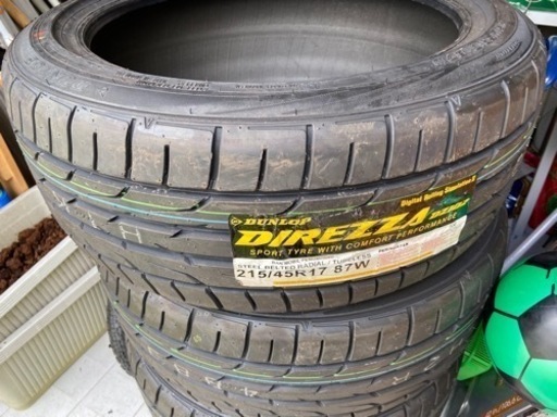 タイヤ 215/45R17