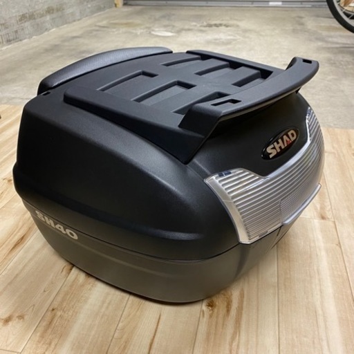 SHAD SH40 リアボックス　バックレスト付き