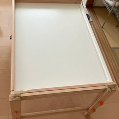 IKEA子供用デスク　テーブルの画像