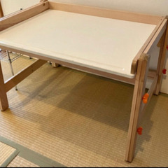 IKEA子供用デスク　テーブルの画像