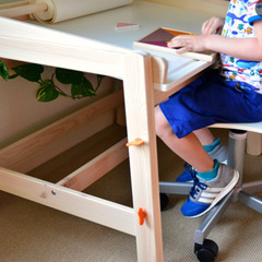 IKEA子供用デスク　テーブルの画像