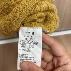 からし色　トップスの画像