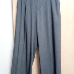 ユニクロ　タックワイドパンツMの画像