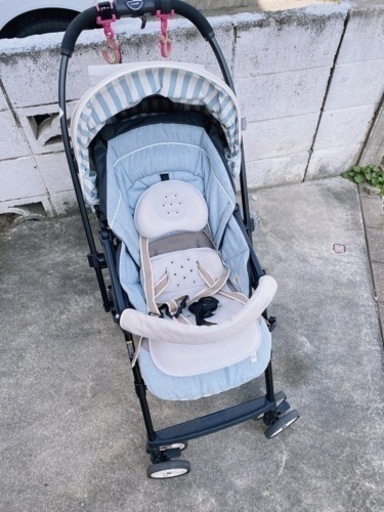 combiベビーカー