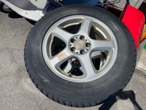 スタッドレスBLIZZAK DM-V1 215/65R16