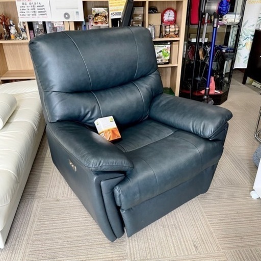 【超美品‼️】定価82,280円♪ IDC大塚家具×ヤマダ電機 1人用電動リクライニングソファ 本革製ネイビー♪