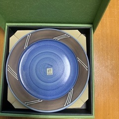 《未使用》お皿二枚組　　箱付き➀の画像