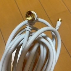 テレビケーブル7メートル　白　L字型端子　地デジ　金メッキの画像