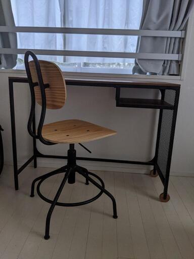 テーブルと椅子セット