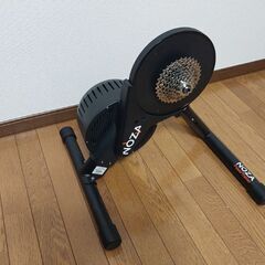 ダイレクトドライブ方式のローラー台と防振防音マットです。
