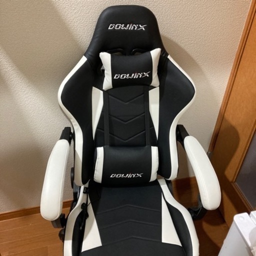 Dowinxオフィスチェア/ゲーミングチェア/パソコンチェア/デスクチェア 伸縮可能のフットレスト リクライニングチェア 腰痛対策 調節可能ランバーサポート (ブラック&ホワイト) LS-668802