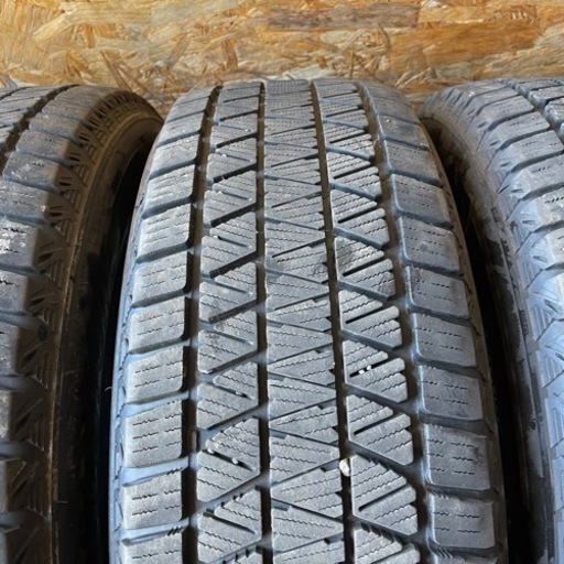 バリ山　BRIDGESTONE ブリヂストン　ブリジストン　DM-V3 225/65R17 スタッドレス タイヤ　2020年製　17イ