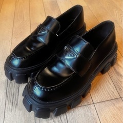 PRADA(プラダ)モノリス ブラッシュドレザー ローファー』