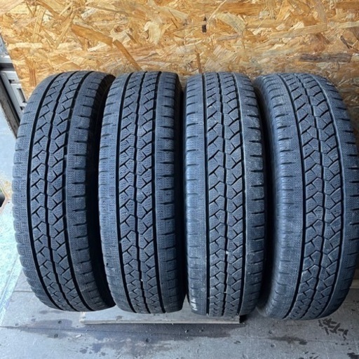 BRIDGESTONE ブリヂストン　ブリジストン　VL1 195/80R15 107/105L LT スタッドレス タイヤ　2019年製2本　2020年製2本　15インチ