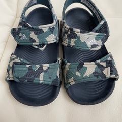 adidasベビーキッズ13㎝　　サンダルの画像