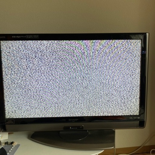 SHARP  AQUOS ３２Ｖ　DVDプレイヤ–内臓テレビ問題無く映ります。