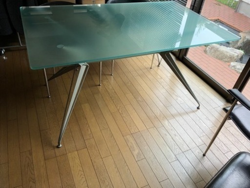 ダイニングテーブル　+イス4脚セット