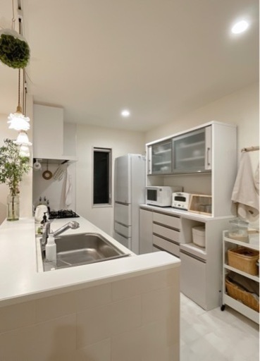 美品 白い食器棚 140cmサイズ横幅