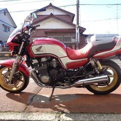 NO.4490　ＣＢ７５０　ＲＣ４２　空冷４サイクルＤＯＨＣ１６バルブ４気筒７５０ｃｃ　ビキニカウル付き　レッド＆ホワイト　☆彡の画像