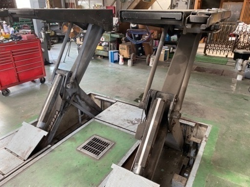 自動車用リフト