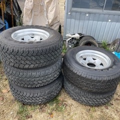 PCD139.7 6穴 ホイール BERG 8J 15インチ 255/70r15 タイヤまだまだ使えます 送料着払いの画像