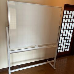 無料で譲ります【ホワイトボード自立型】