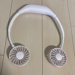 首にかける扇風機　