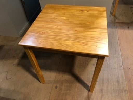 ⭐︎中古　株式会社　ダイニングテーブル　700×700×730mm  インテリア品⭐︎