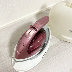 TOSHIBA 東芝　コードレススチームアイロン