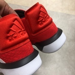 未使用品　adidas キッズ　バスケットシューズ　22.5の画像