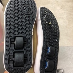 キズ　HEELYS ローラー付きスニーカー　22センチ　美品の画像