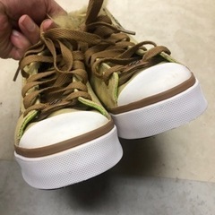 キズ　HEELYS ローラー付きスニーカー　22センチ　美品の画像