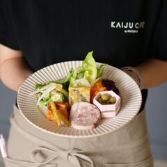 CAFÉ　ホールスタッフ募集