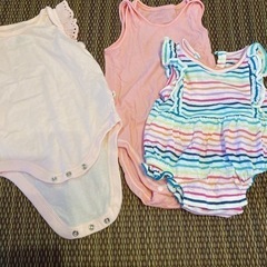 【usedベビー服、無料】新生児肌着、ロンパースなど。の画像