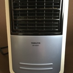 山善のミニファンヒーターです。
