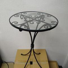 サイドテーブル