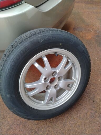 スタッドレスタイヤ付きホイール　4本中古