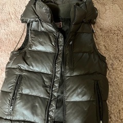 商談中ダウンベスト