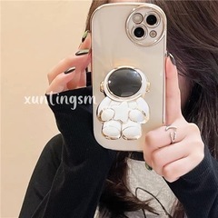 iPhone13proケース★宇宙飛行士スタンド付　　 新品の画像