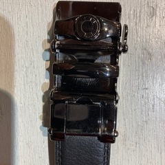 今流行の穴のないベルトの画像