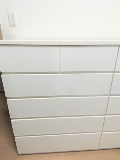 超美品！ニトリ　ハイチェスト　5段　FOW80HCWH　フォウ　ホワイト鏡面仕上げ　幅80cmタンス　リビング寝室収納家具