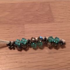 新品未使用　ベトナム雑貨　ビーズ製品　ヘアピン　色違い　ペアの画像