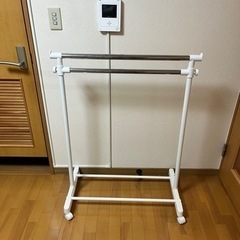 伸縮式2段のハンガーラック 売ります