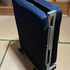 無料　折りたたみ簡易ベッド